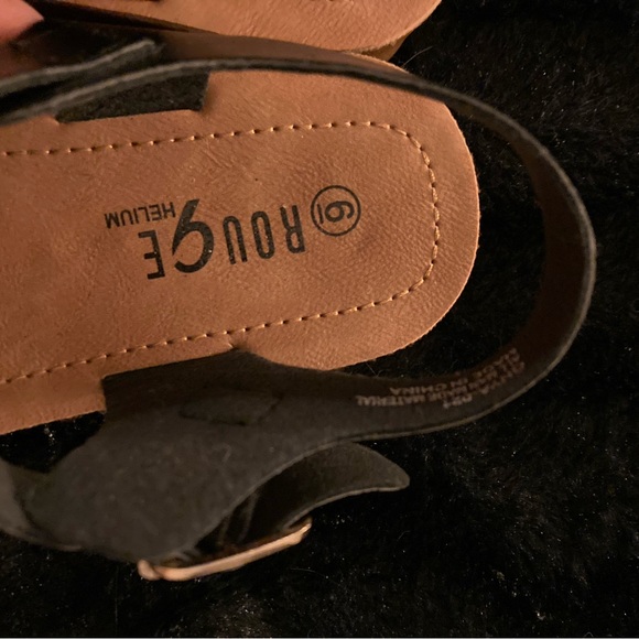 Solid Faux Leather Round Toe Flat Sandals - Picture 3 of 3